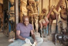Sculpture à Kindia : « Je suis obligé de faire le moto-taxi parce que, mon métier de sculpteur ne marche pas» Sculpture à Kindia