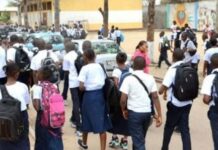 Report des élections au Sénégal : Les élèves prennent d’assaut les rues pour protester contre la décision de Macky