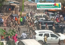 Kaloum : après la dissolution du gouvernement, le Gl Doumbouya s’offre un bain de foule