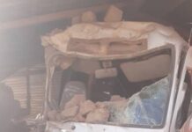 Siguiri: Un minibus dévie sa route et fonce dans une concession
