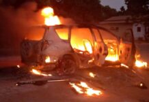 Kindia : Un minibus prend feu en pleine circulation