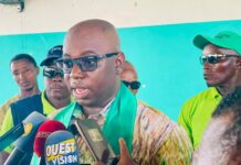 Après la sortie du PM Bah Oury, : « Dans les prochains jours, les forces vives vont annoncer le mot d’ordre de manifestation qui sera suivi sur l’ensemble du territoire national pour contraindre le CNRD à respecter les engagements de l’État », dixit Souleymane Souza Konaté de l’UFDG