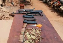 Siguiri : deux présumés bandits dont une femme en possession d’arsenal de guerre mis aux arrêts !