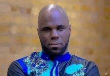 Après le retrait de sa nationalité française, Kémi Séba réagit: “ Gloire à Dieu. Libéré je suis de ce fardeau