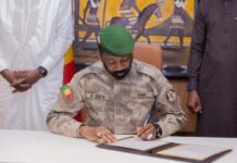 Mali : les autorités ordonnent la reprise des activités politiques