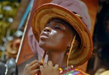 Déclaration d’amour: la réponse élégante de l’artiste Sheba Queen à un fan