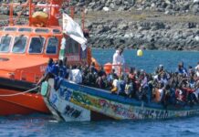 Espagne-Canaries: 400 migrants mineurs vont être replacés sur le continent après un accord politique