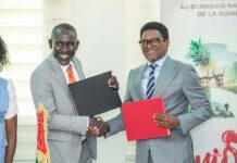 Enseignement supérieur en Guinée : le ministre Bacar Barry signe une convention d’assurance maladie pour les étudiants