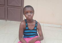 Kankan : SOS pour sauver Ousmane Condé, 14 ans, atteint d’une maladie rare