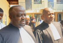 Procès d’Aliou Bah : ses avocats plaident non coupable et demandent la relaxe de leur client