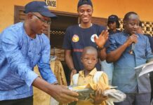 Débélé: La YOU Fondation offre des kits scolaires aux élèves