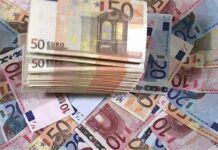 Côte d’Ivoire: Pris avec plus de 600 milliards FCFA à domicile, un ressortissant chinois condamné à sept ans de prison