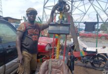 Sanoyah: Abou Gninnè, le tôlier-artiste qui fait décoller la créativité guinéenne