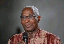 Conakry : Amadou Oury Bah sensibilise l’Axe Hamdallaye-Kagbelen sur le projet de nouvelle Constitution