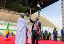 Présidentielle guinéenne : Brice Clotaire Oligui Nguema félicite Mamadi Doumbouya pour sa victoire