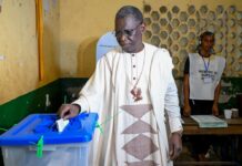 Présidentielle 2025 : Ahmed Kanté vote à Dixinn et salue un scrutin apaisé