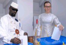 Présidentielle 2025 : le candidat Mamadi Doumbouya et son épouse ont accompli leur devoir civique à Kaloum