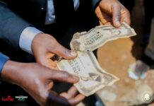 Chantier de la Paillote à Conakry : découverte d’anciens billets de 500 syli lors de la visite du ministre de la Culture