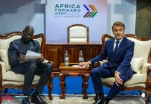 Nairobi : Mamadi Doumbouya et Emmanuel Macron échangent sur la coopération entre la Guinée et la France
