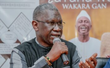 Ahmed Kanté participe à la dédicace de l’ouvrage « Wakara Gan – Les deux tablettes sacrées »