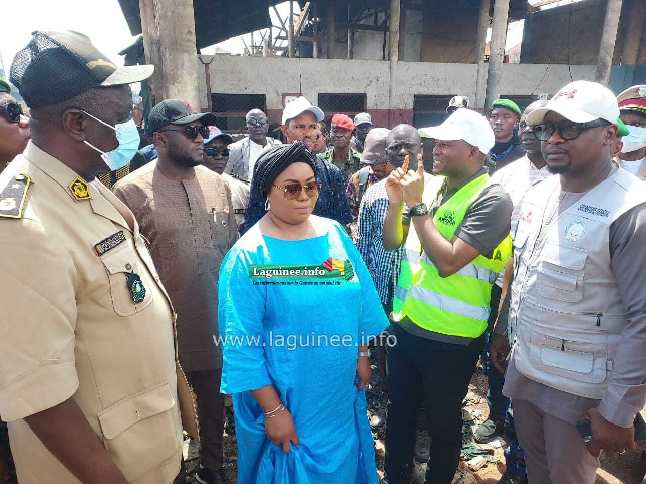Incendie du grand marché de N’Zérékoré : la ministre Fatima Camara en visite sur le terrain pour rassurer et coordonner la réponse