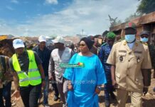 Incendie du grand marché de N’Zérékoré : la ministre Fatima Camara en visite sur le terrain pour rassurer et coordonner la réponse Incendie du grand marché de N’Zérékoré : la ministre Fatima Camara en visite sur le terrain pour rassurer et coordonner la réponse
