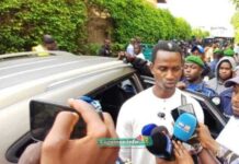 Lambanyi : élu maire, Baba Alimou Barry promet de faire de la commune « une référence en Guinée » Lambanyi : élu maire, Baba Alimou Barry promet de faire de la commune « une référence en Guinée »